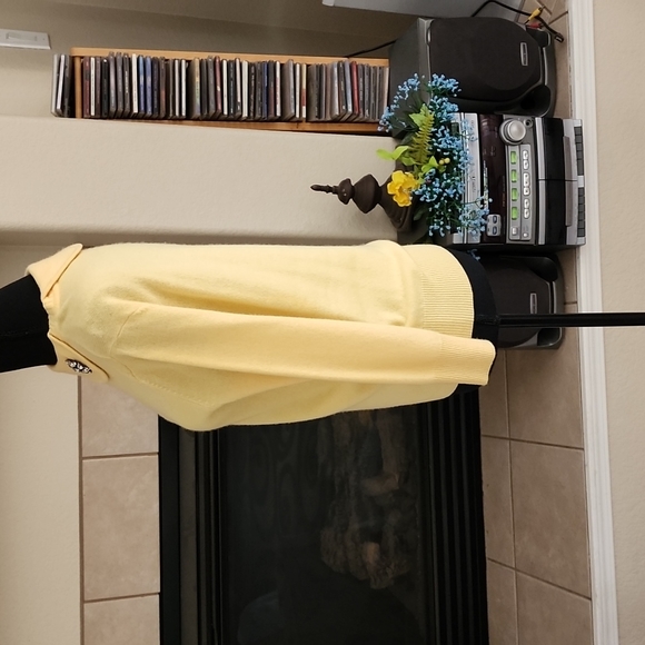 sweater - Picture 2 of 6